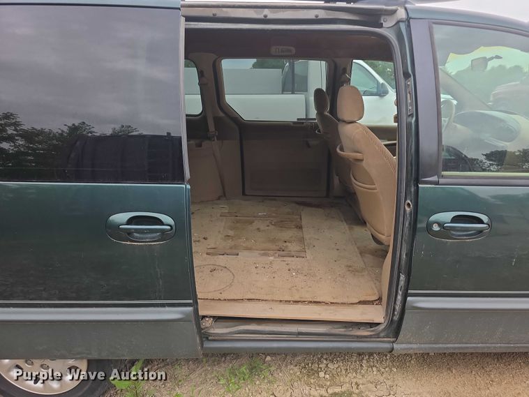 image for item FH6116 1996 Dodge Grand Caravan LE van