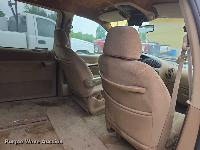 image for item FH6116 1996 Dodge Grand Caravan LE van