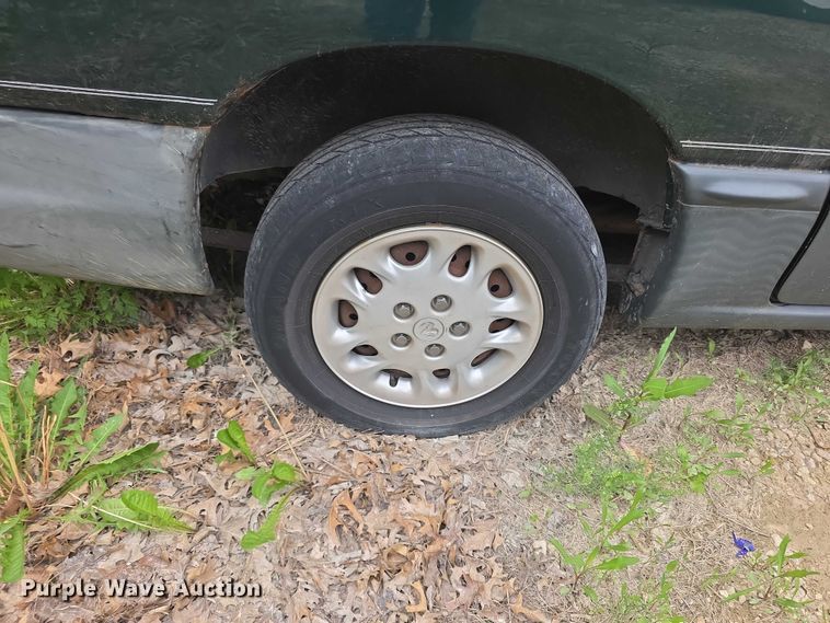 image for item FH6116 1996 Dodge Grand Caravan LE van