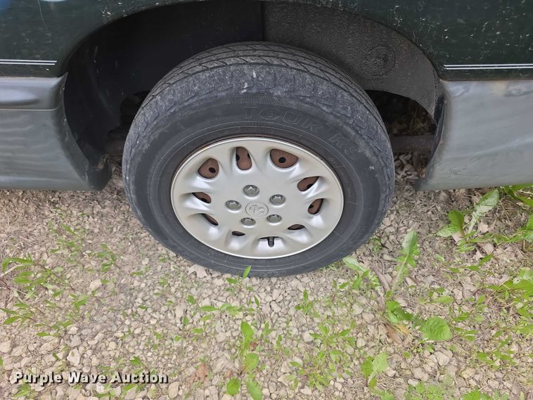 image for item FH6116 1996 Dodge Grand Caravan LE van