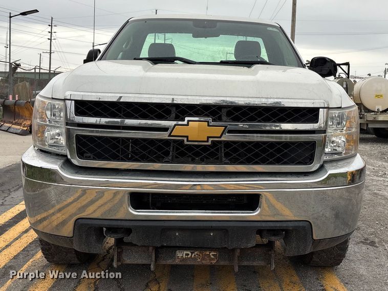 image for item FH7119 2012 Chevrolet Silverado 2500 pickup truck cab and chassis