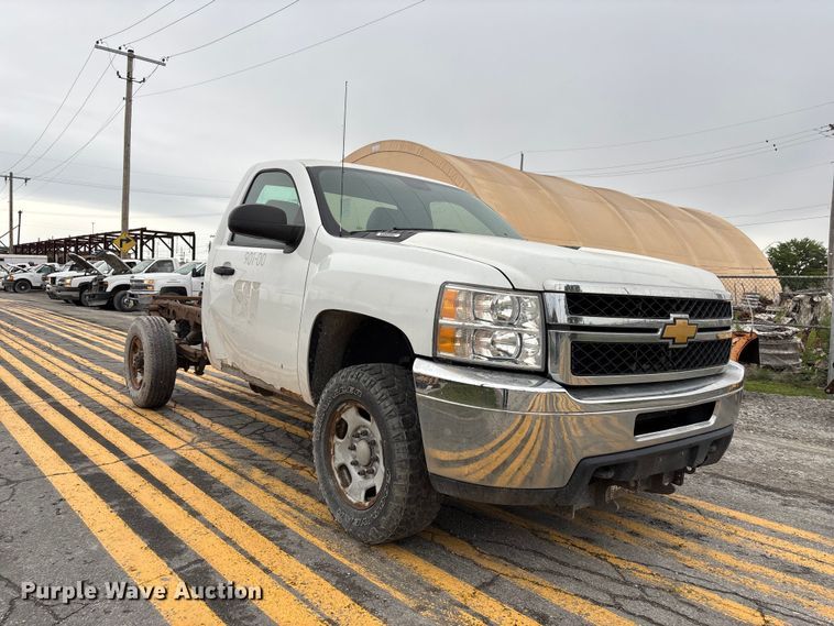 image for item FH7119 2012 Chevrolet Silverado 2500 pickup truck cab and chassis