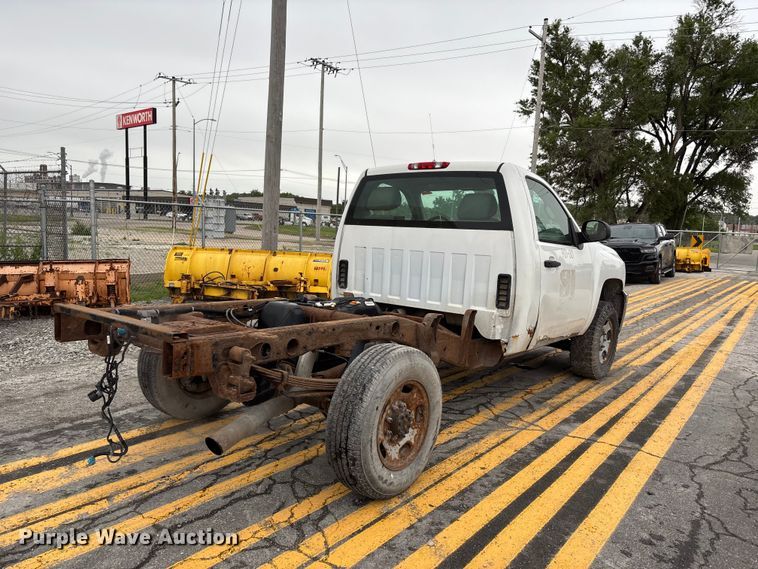 image for item FH7119 2012 Chevrolet Silverado 2500 pickup truck cab and chassis