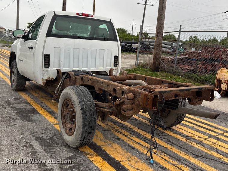 image for item FH7119 2012 Chevrolet Silverado 2500 pickup truck cab and chassis