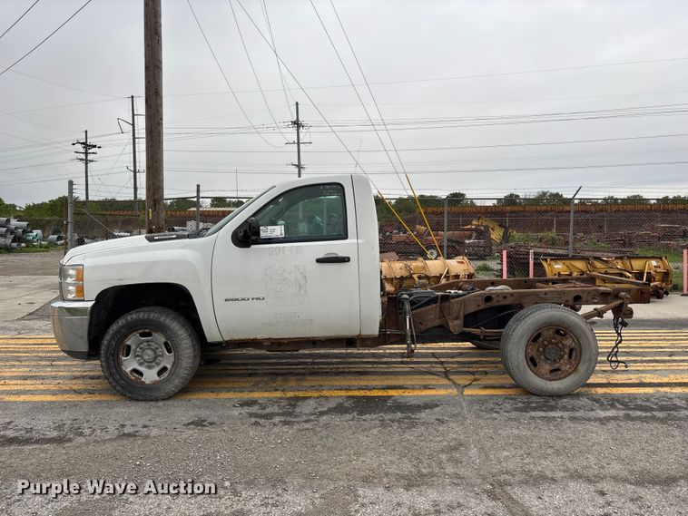 image for item FH7119 2012 Chevrolet Silverado 2500 pickup truck cab and chassis