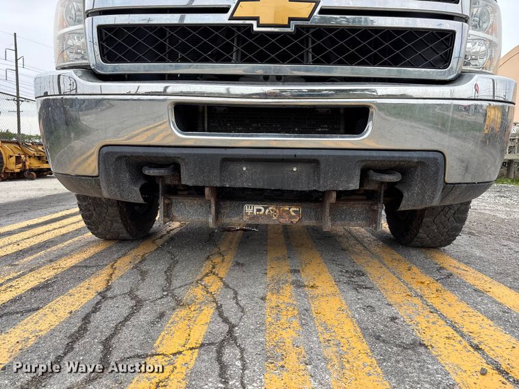 image for item FH7119 2012 Chevrolet Silverado 2500 pickup truck cab and chassis