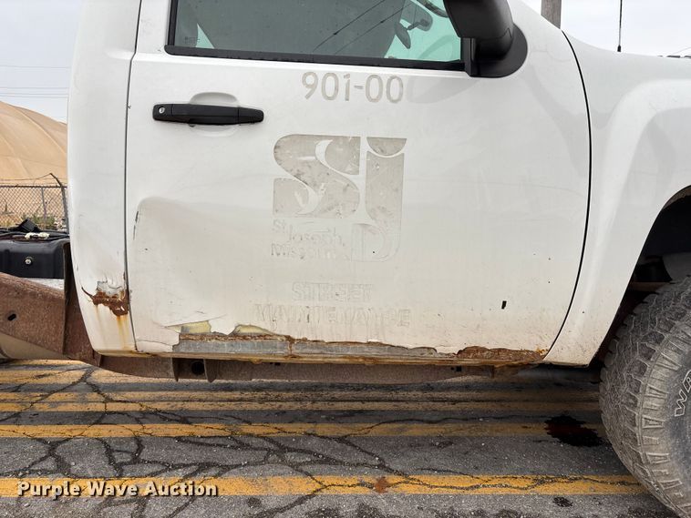 image for item FH7119 2012 Chevrolet Silverado 2500 pickup truck cab and chassis