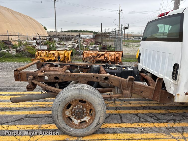 image for item FH7119 2012 Chevrolet Silverado 2500 pickup truck cab and chassis