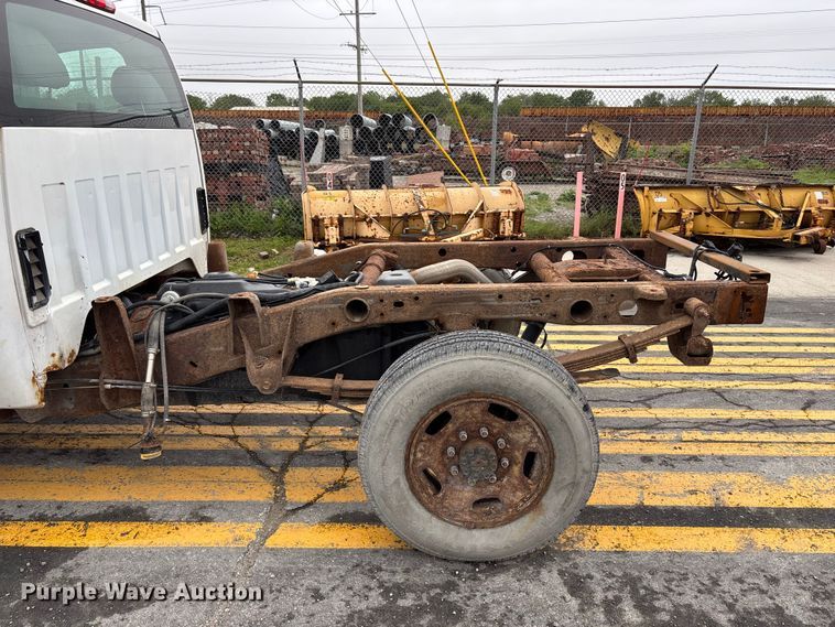 image for item FH7119 2012 Chevrolet Silverado 2500 pickup truck cab and chassis
