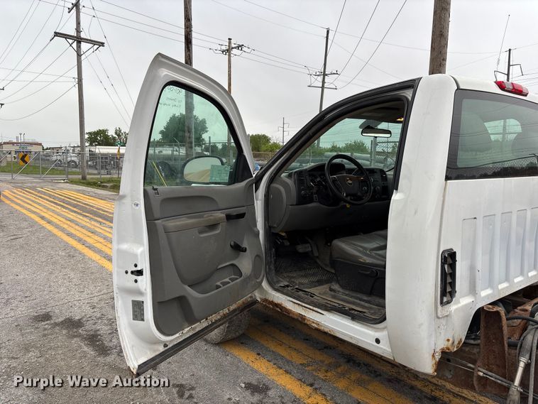 image for item FH7119 2012 Chevrolet Silverado 2500 pickup truck cab and chassis