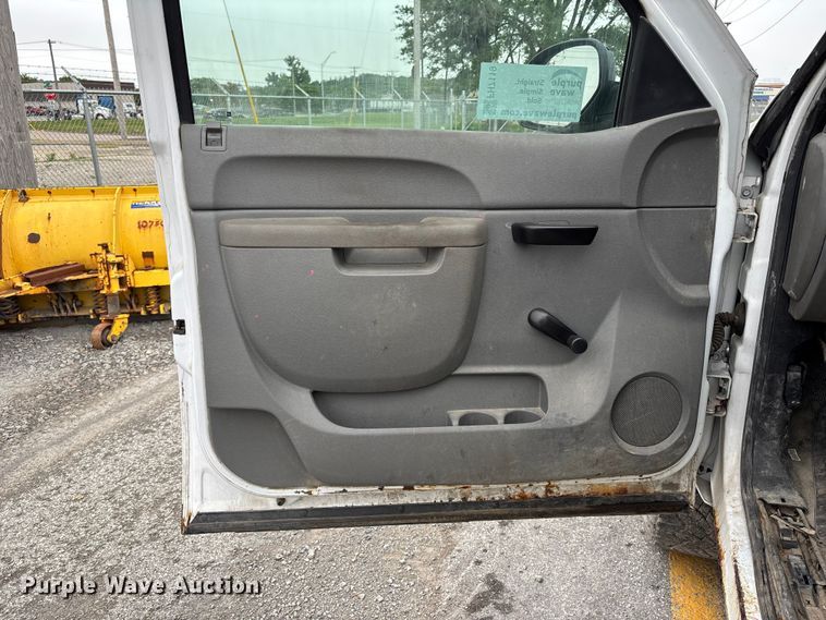 image for item FH7119 2012 Chevrolet Silverado 2500 pickup truck cab and chassis