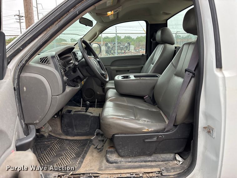 image for item FH7119 2012 Chevrolet Silverado 2500 pickup truck cab and chassis