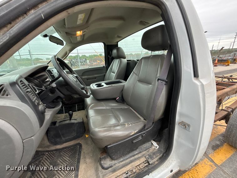image for item FH7119 2012 Chevrolet Silverado 2500 pickup truck cab and chassis