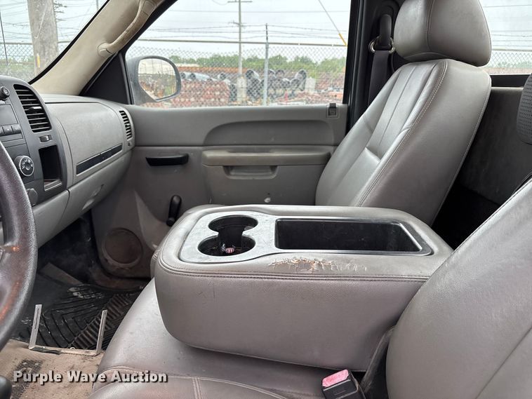 image for item FH7119 2012 Chevrolet Silverado 2500 pickup truck cab and chassis