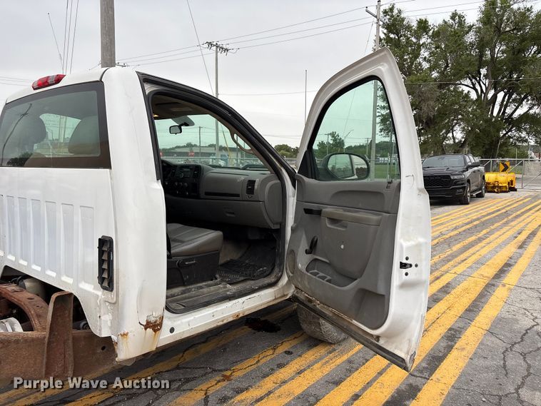 image for item FH7119 2012 Chevrolet Silverado 2500 pickup truck cab and chassis