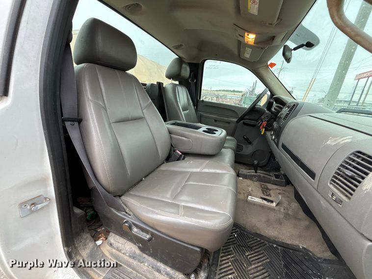image for item FH7119 2012 Chevrolet Silverado 2500 pickup truck cab and chassis