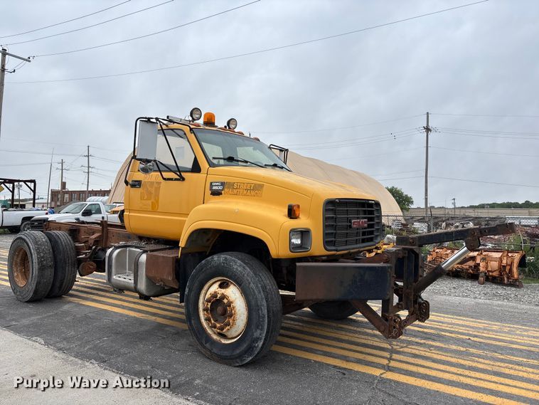 image for item FH7120 1999 GMC C7 truck cab and chassis