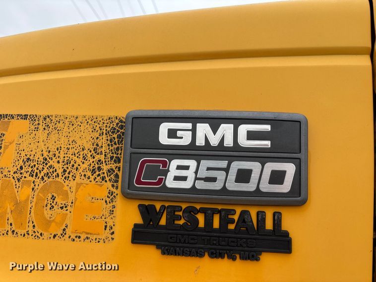 image for item FH7120 1999 GMC C7 truck cab and chassis