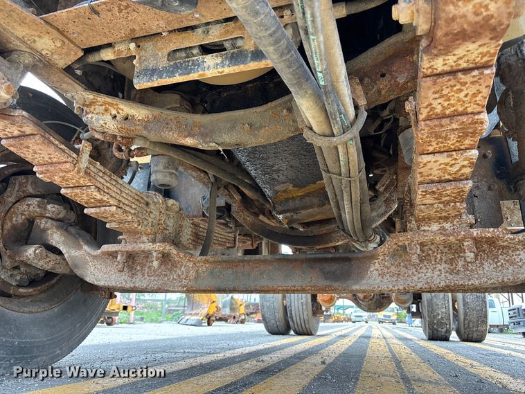 image for item FH7120 1999 GMC C7 truck cab and chassis