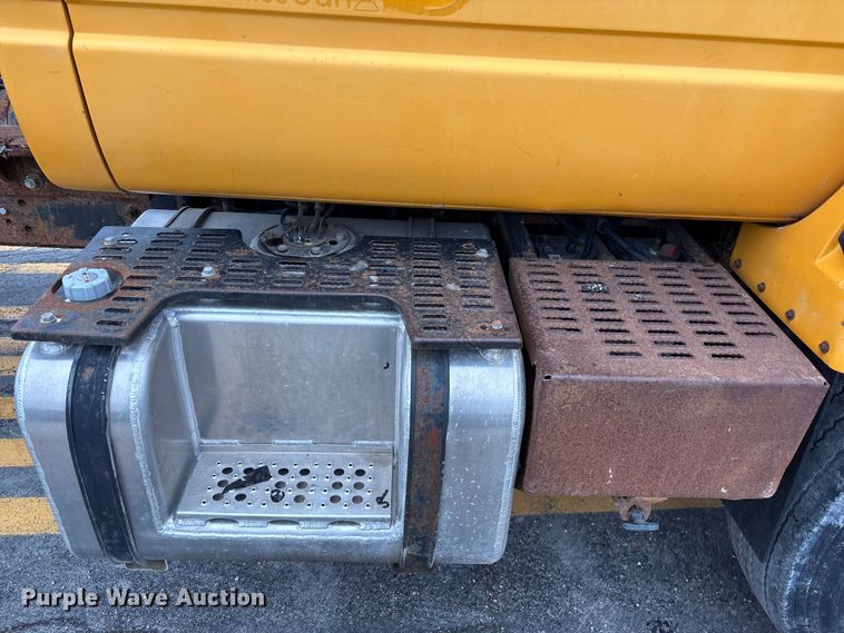 image for item FH7120 1999 GMC C7 truck cab and chassis