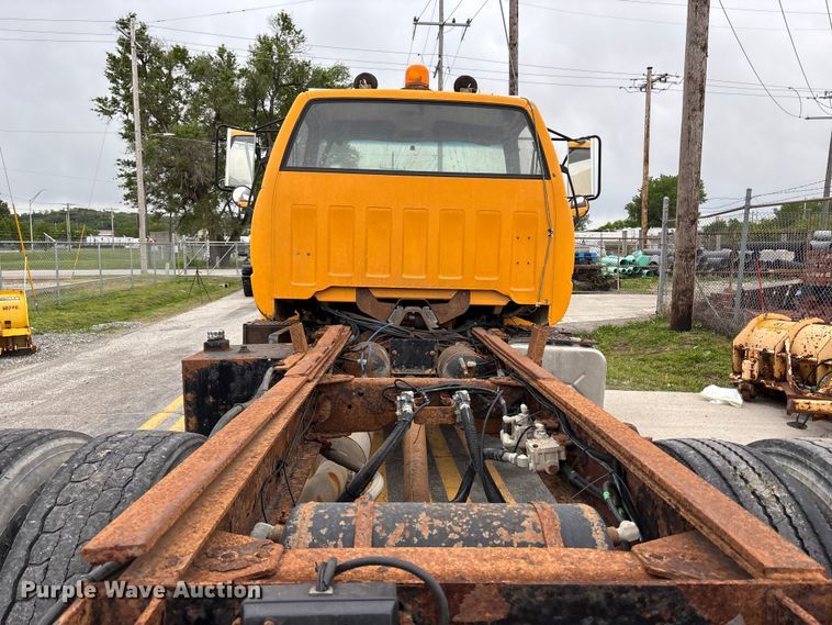 image for item FH7120 1999 GMC C7 truck cab and chassis