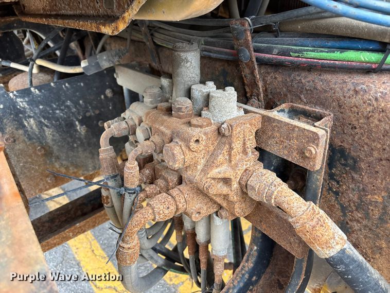 image for item FH7120 1999 GMC C7 truck cab and chassis