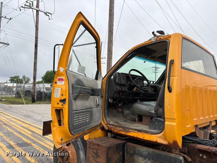 image for item FH7120 1999 GMC C7 truck cab and chassis