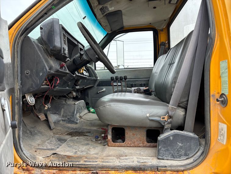image for item FH7120 1999 GMC C7 truck cab and chassis