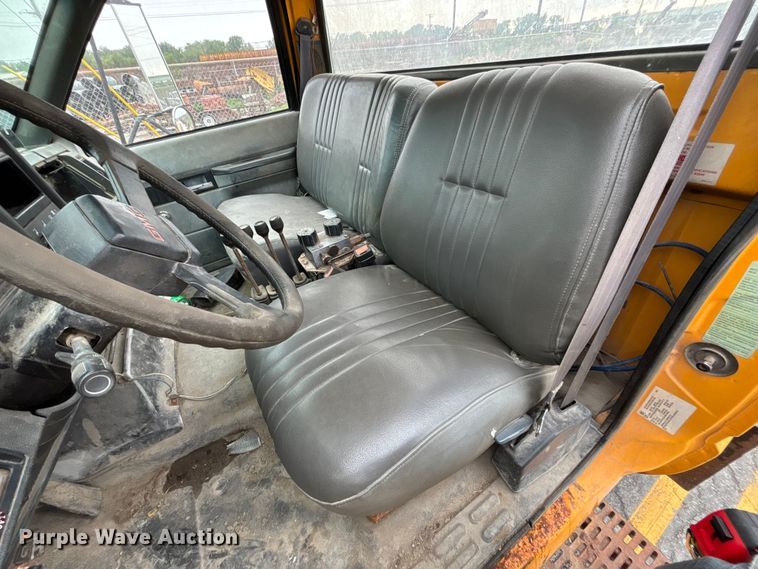 image for item FH7120 1999 GMC C7 truck cab and chassis