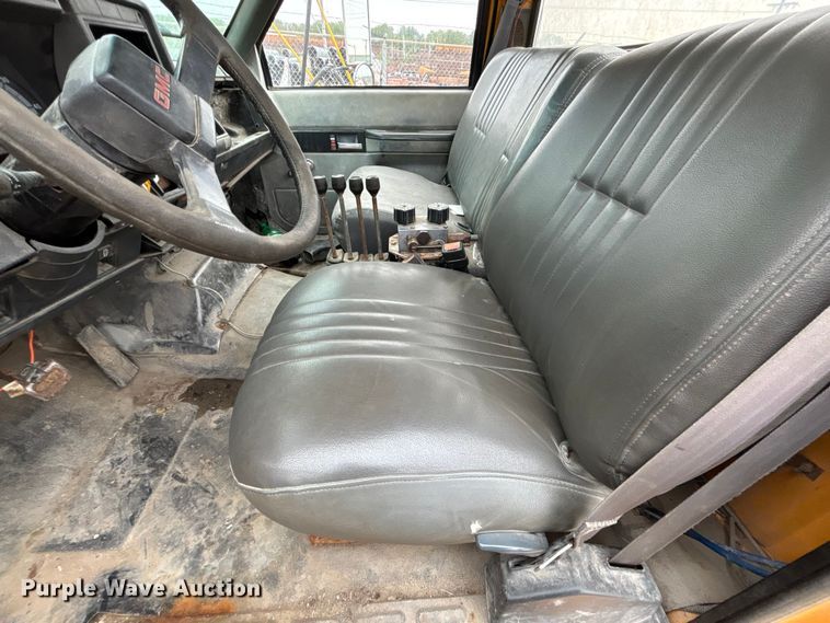 image for item FH7120 1999 GMC C7 truck cab and chassis