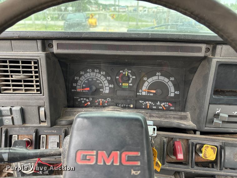 image for item FH7120 1999 GMC C7 truck cab and chassis