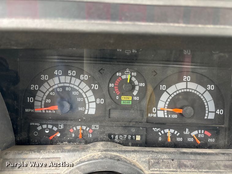 image for item FH7120 1999 GMC C7 truck cab and chassis