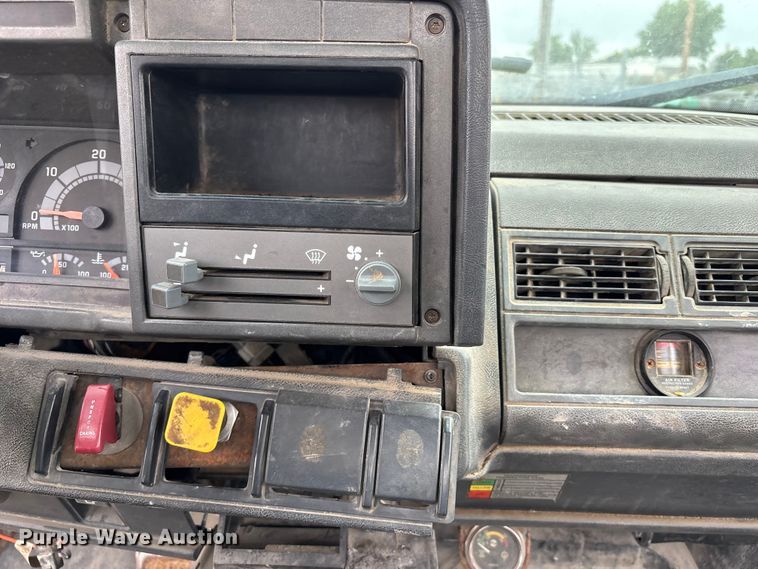 image for item FH7120 1999 GMC C7 truck cab and chassis