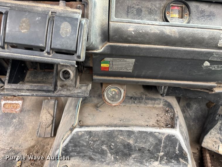 image for item FH7120 1999 GMC C7 truck cab and chassis