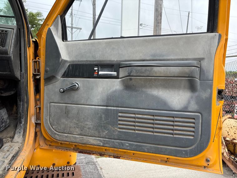 image for item FH7120 1999 GMC C7 truck cab and chassis
