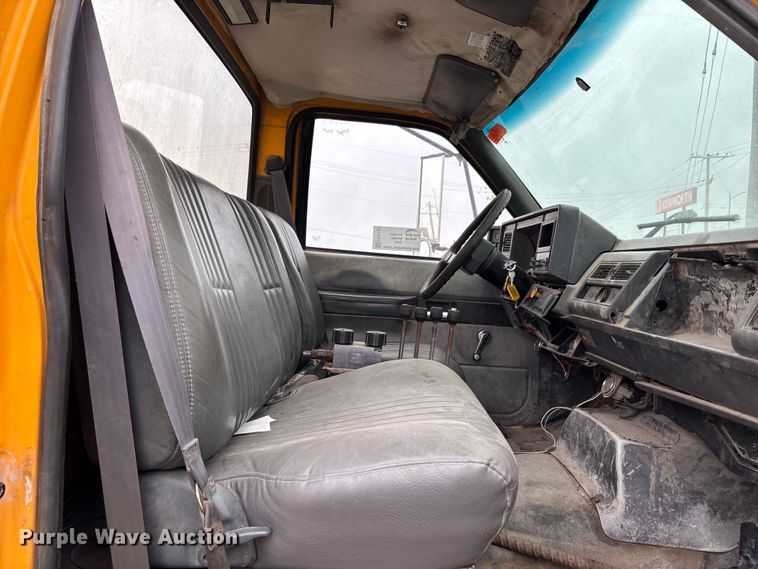 image for item FH7120 1999 GMC C7 truck cab and chassis