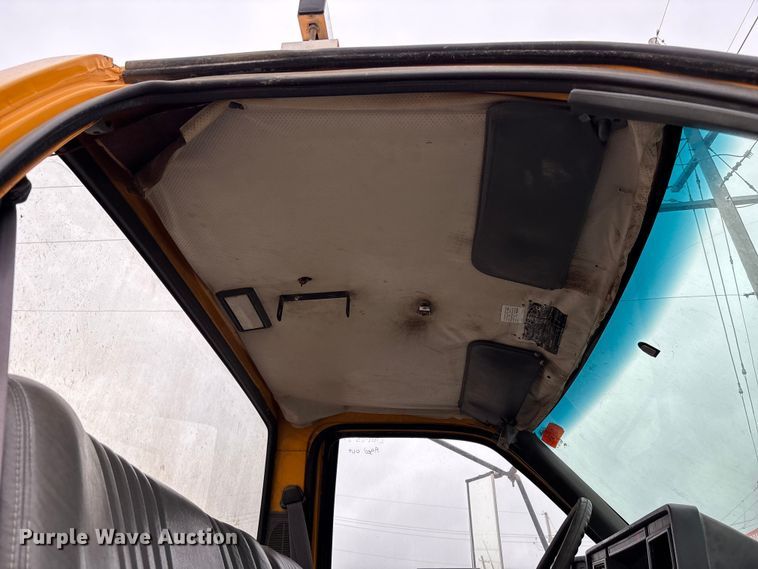 image for item FH7120 1999 GMC C7 truck cab and chassis