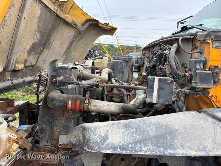 image for item FH7120 1999 GMC C7 truck cab and chassis