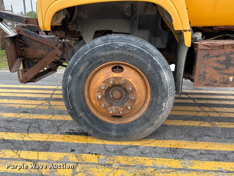 image for item FH7120 1999 GMC C7 truck cab and chassis