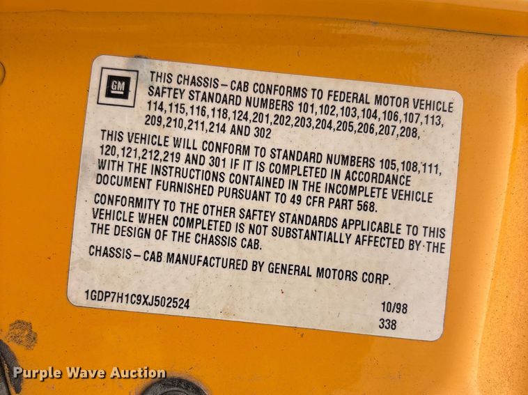 image for item FH7120 1999 GMC C7 truck cab and chassis