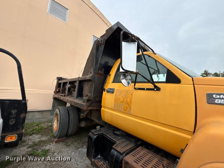 image for item FH7121 1999 GMC C7 dump truck