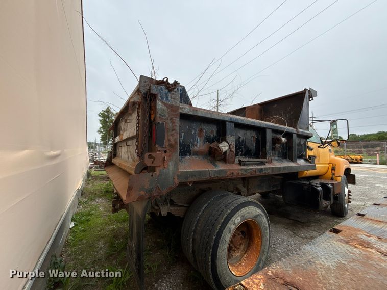 image for item FH7121 1999 GMC C7 dump truck