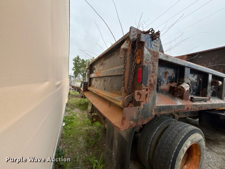 image for item FH7121 1999 GMC C7 dump truck