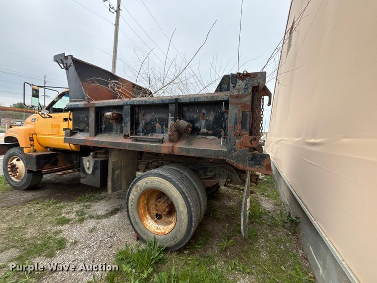 image for item FH7121 1999 GMC C7 dump truck