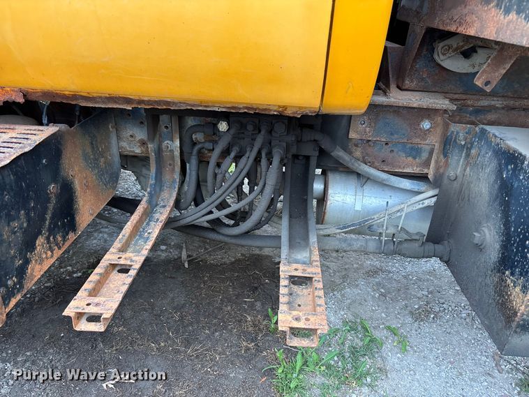 image for item FH7121 1999 GMC C7 dump truck
