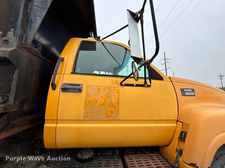 image for item FH7121 1999 GMC C7 dump truck
