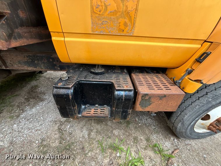 image for item FH7121 1999 GMC C7 dump truck
