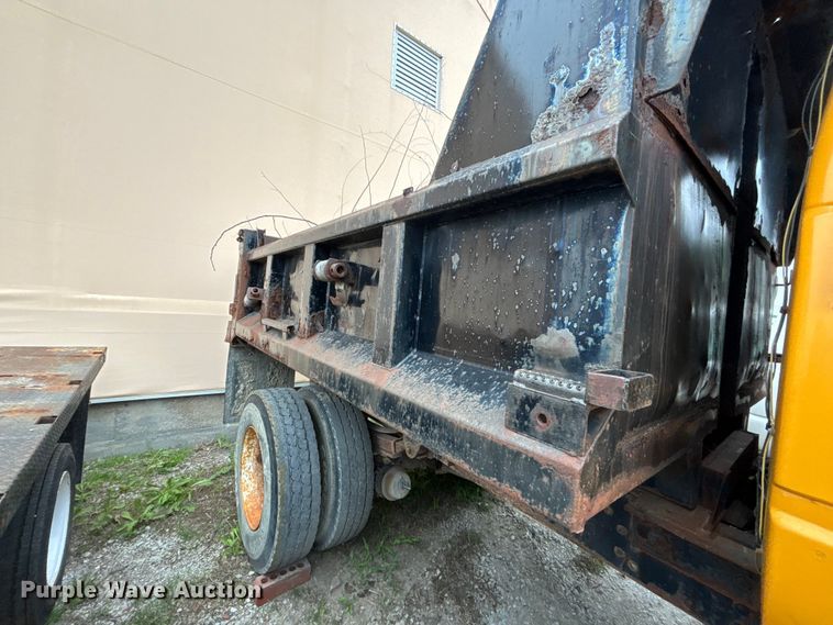 image for item FH7121 1999 GMC C7 dump truck