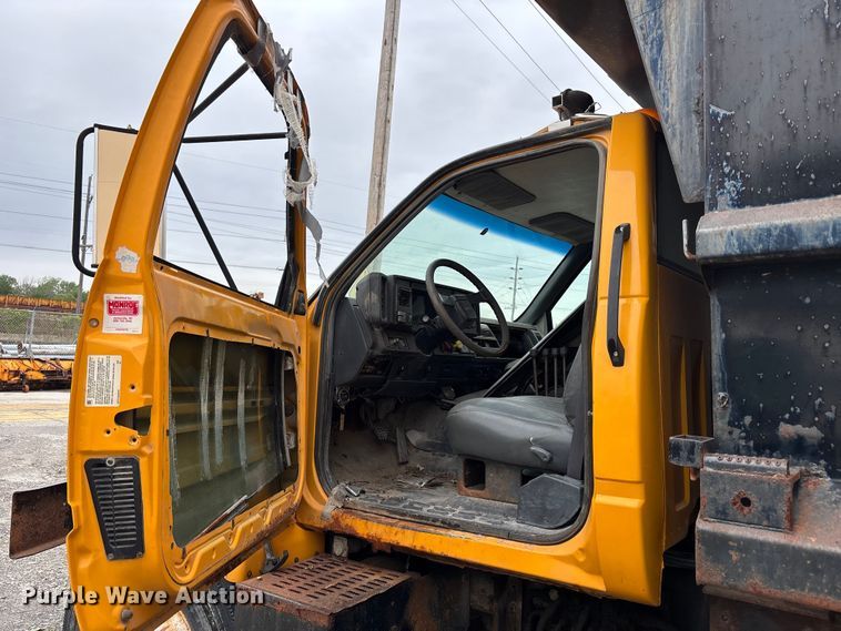 image for item FH7121 1999 GMC C7 dump truck