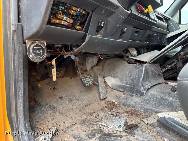 image for item FH7121 1999 GMC C7 dump truck